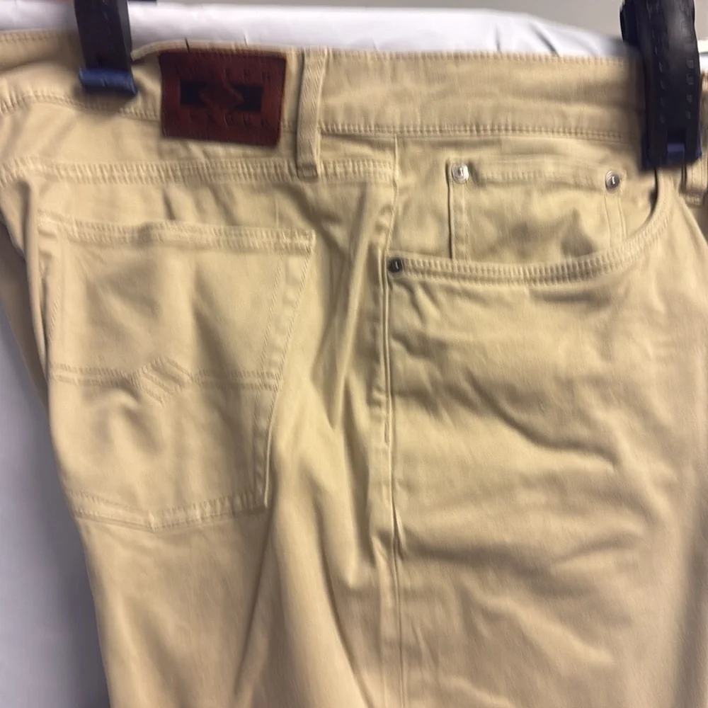 Joseph Abboud Beige Pants. EA090